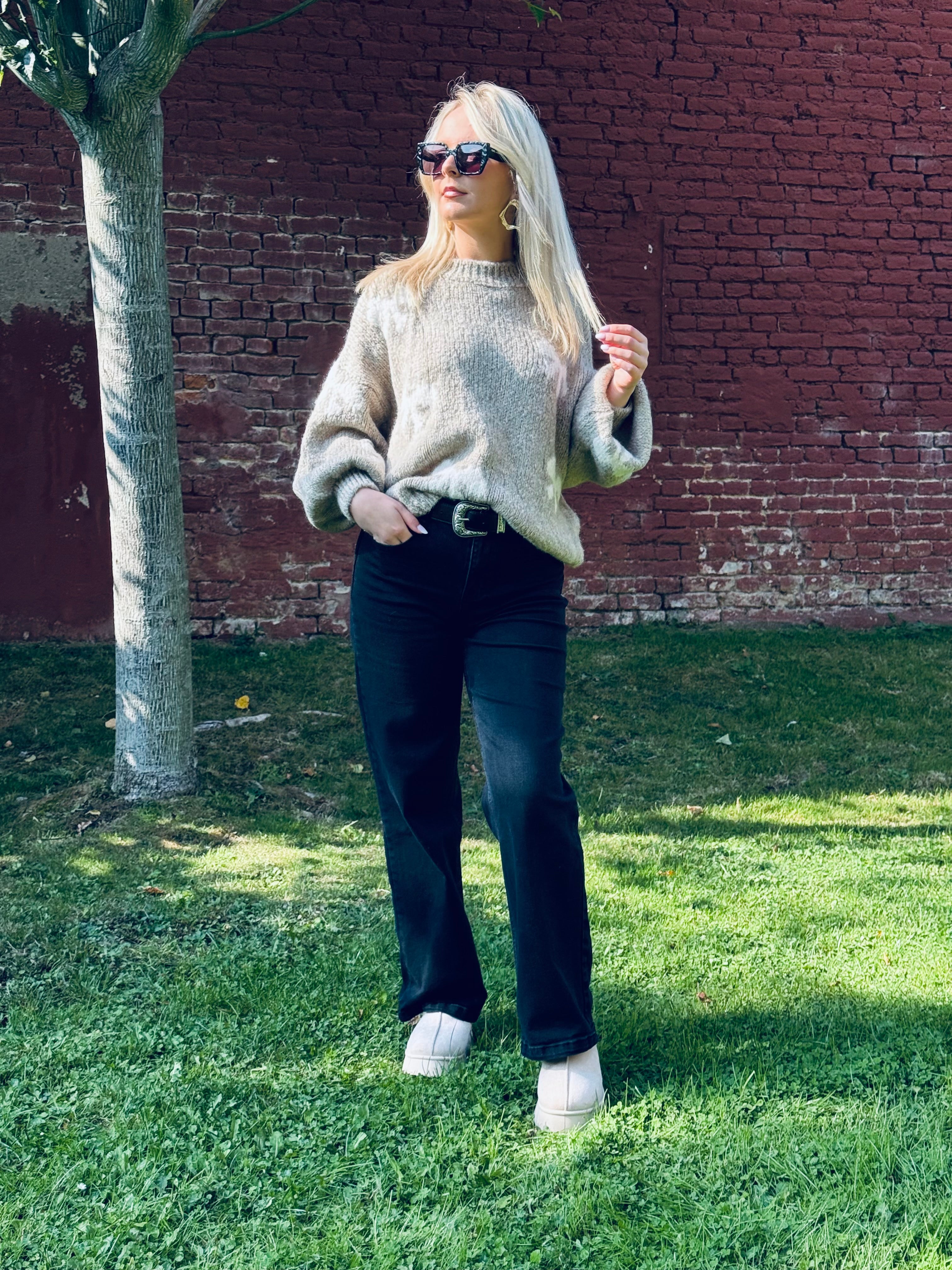 Pull beige avec noeud blanc