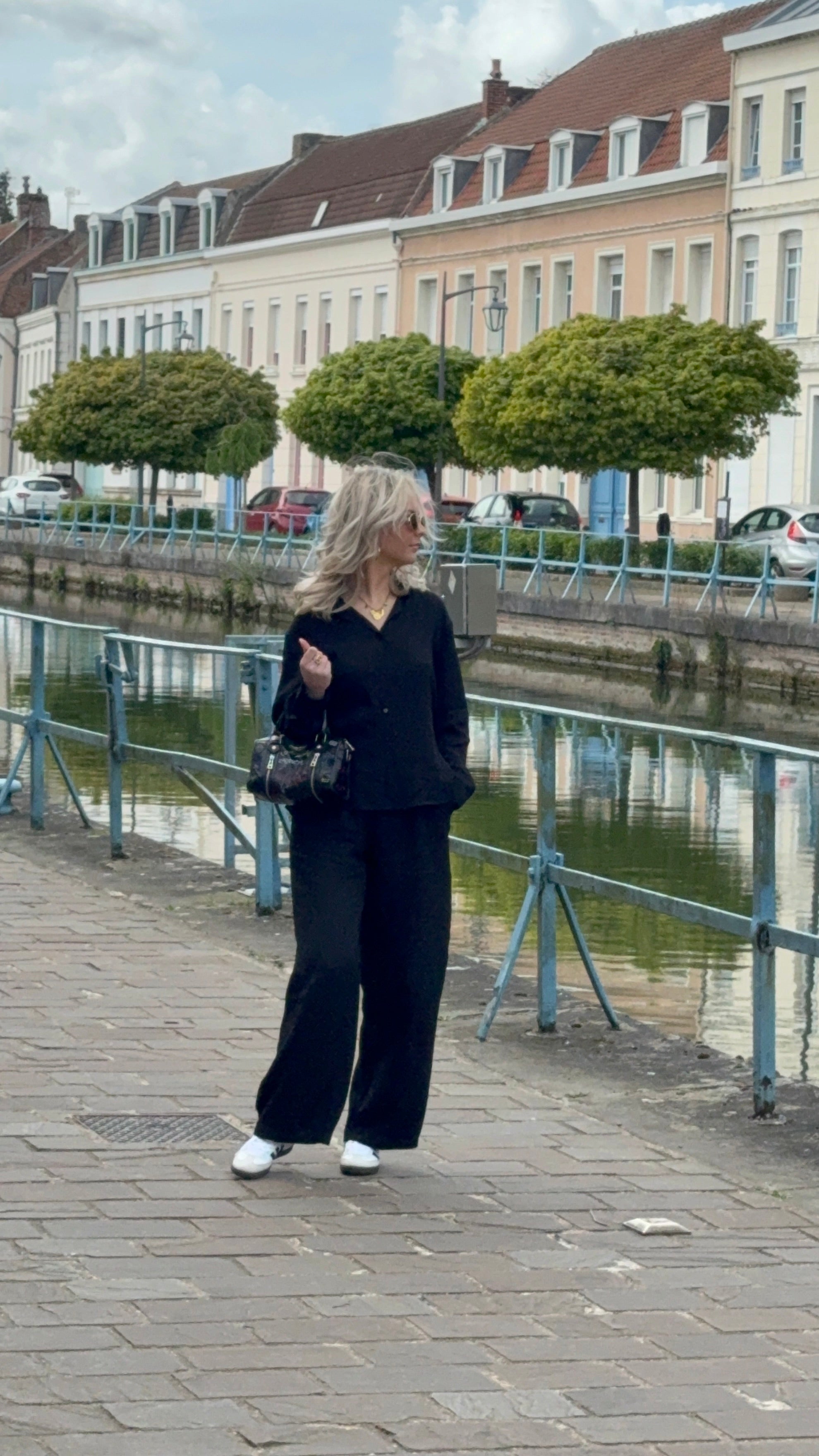 Ensemble noir chemise et pantalon 👖