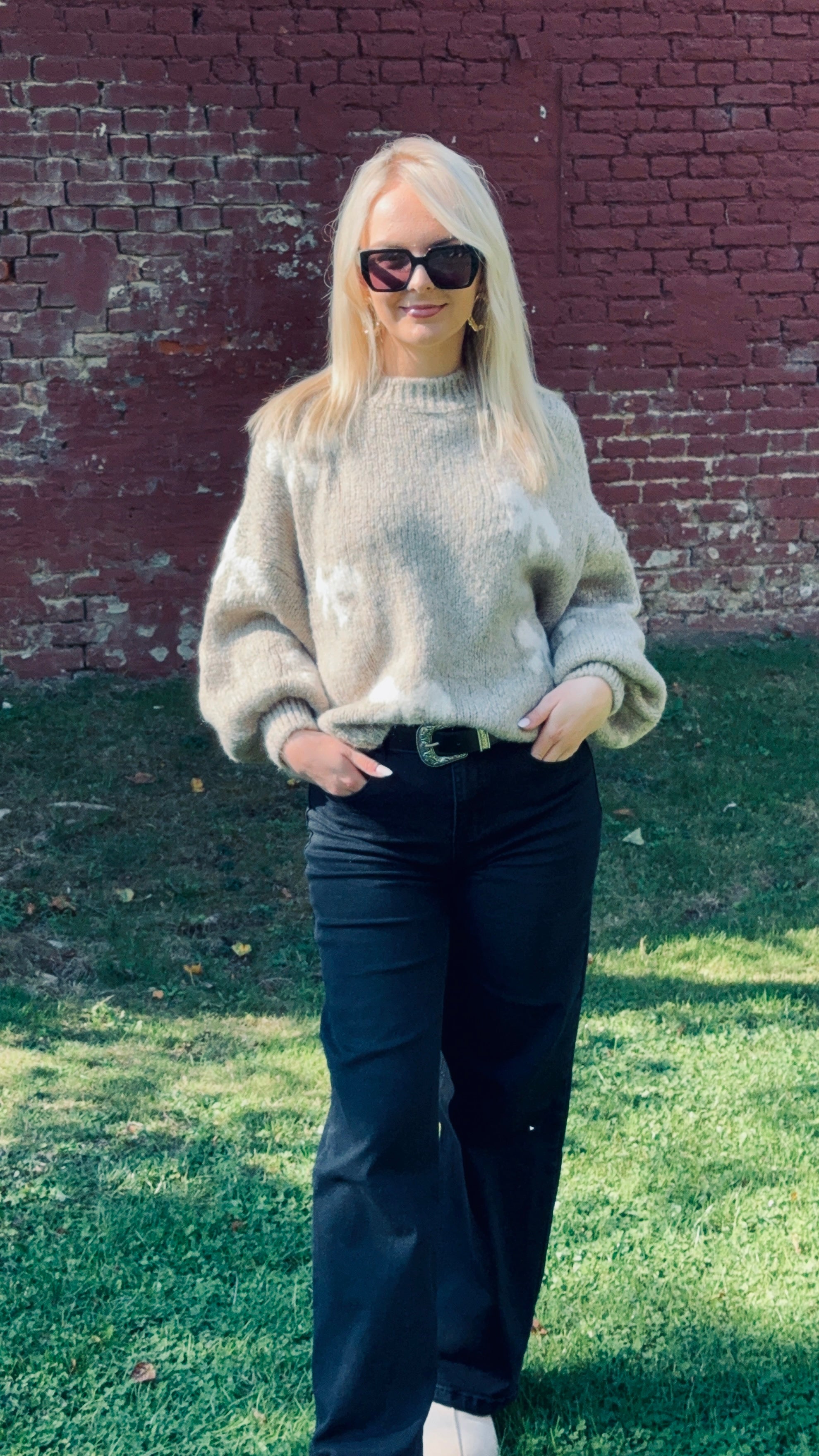 Pull beige avec noeud blanc