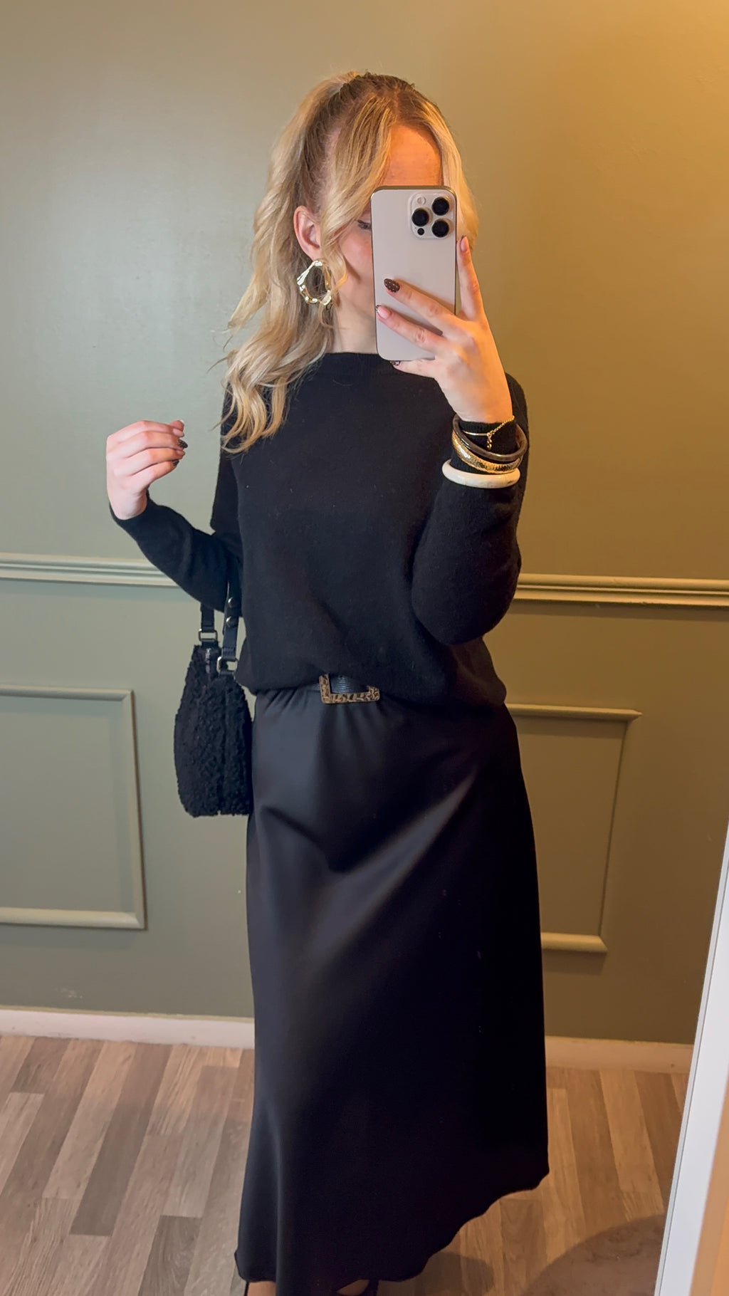Jupe en satin noir