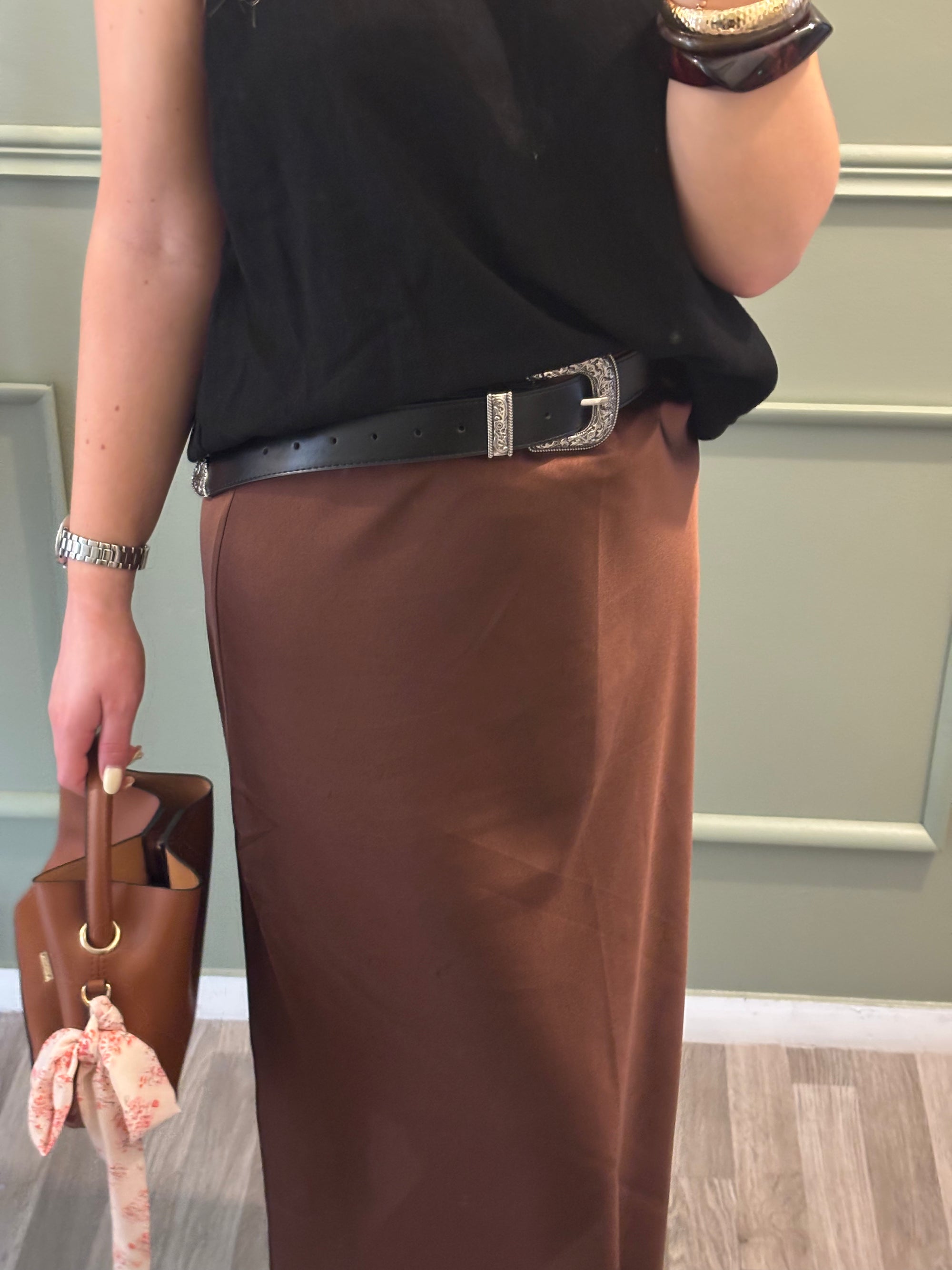 Jupe marron en satin